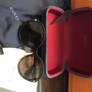 Gucci sunglass